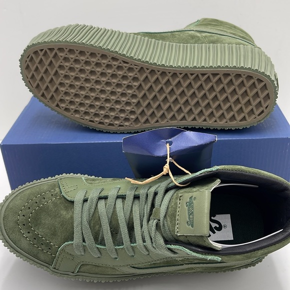 Vans Women’s Sk8-Hi Reissue 3 Platform
Lx Suede/Leather Army
VN000CNFARM
Mono - Picture 3 of 16